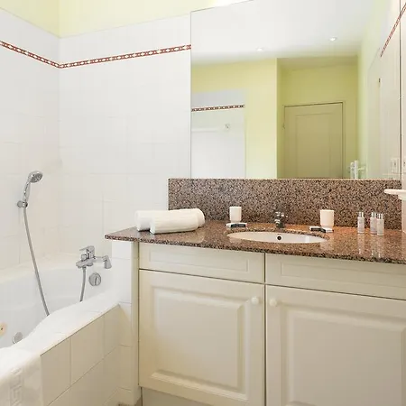 Madame La Prade База отдыха Мольез-е-Маа