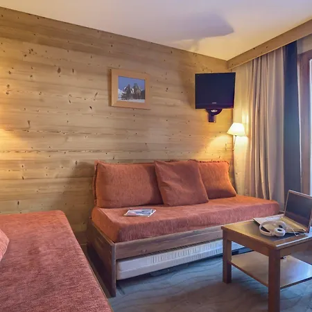 Madame La Prade База отдыха 4*