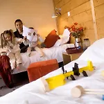 منتزه العطل Madame La Prade 4*