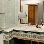 Madame La Prade 4*