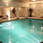 منتزه العطل Madame La Prade 4*