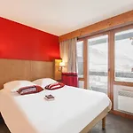 منتزه العطل Madame La Prade 4*