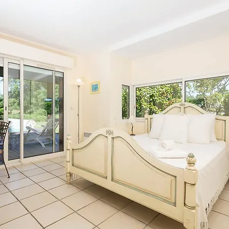 Madame La Prade ホリデーパーク 4*